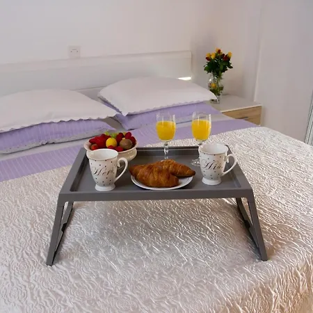 Leo Apartment *