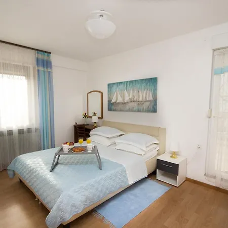 Leo Apartment Vantacici